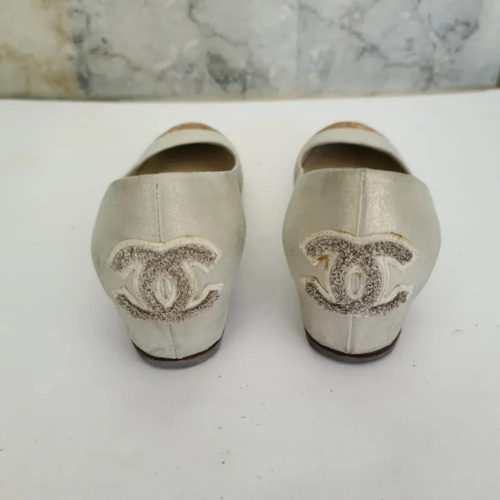 CHANEL wedges white leather cork accent - Picture 2 of 3